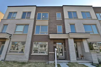 Att/Row/Townhouse in Oakville