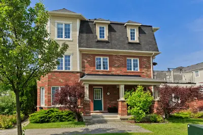 Att/Row/Townhouse in Milton
