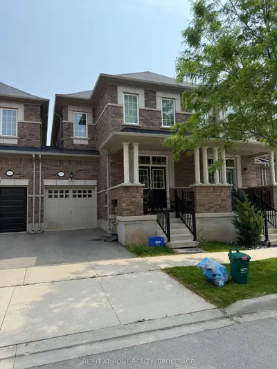 Att/Row/Townhouse in Oakville