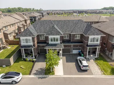 Att/Row/Townhouse in Brampton