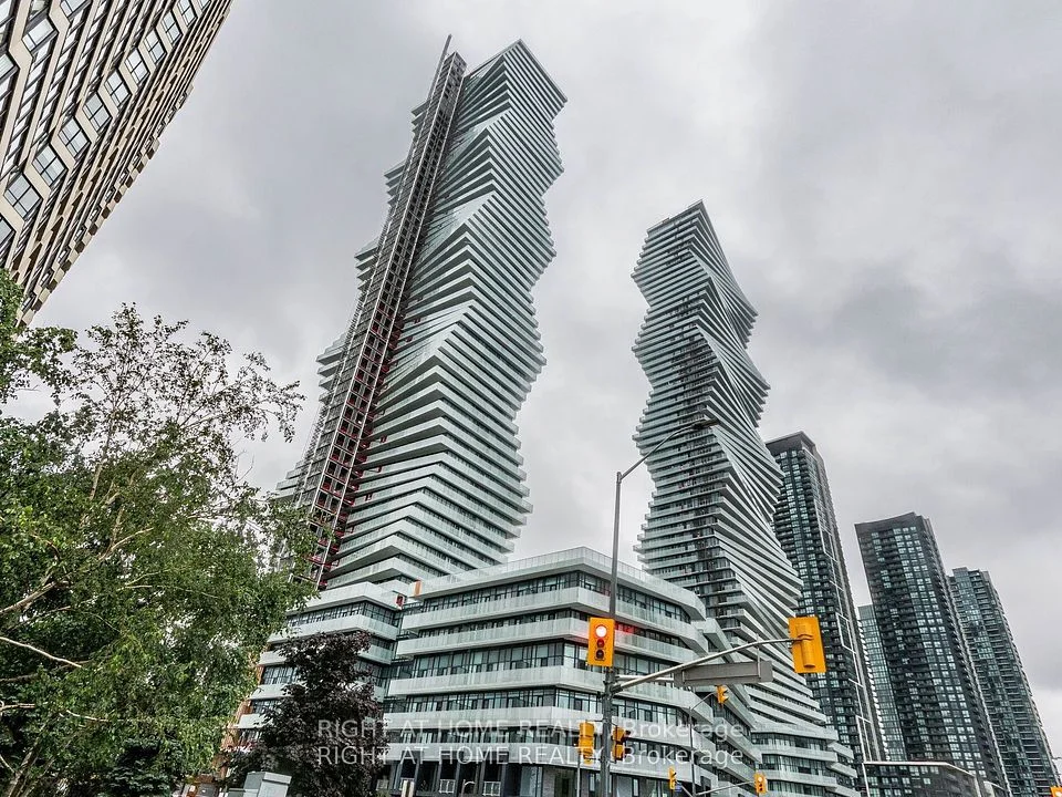 3900 Confederation Parkway 5105, Mississauga, ON L5B 0M3