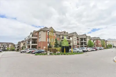 Condo Townhouse in Oakville