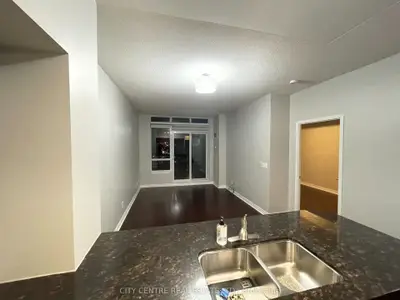 388 Prince Of Wales Drive 1703, Mississauga, On L5b 0a1