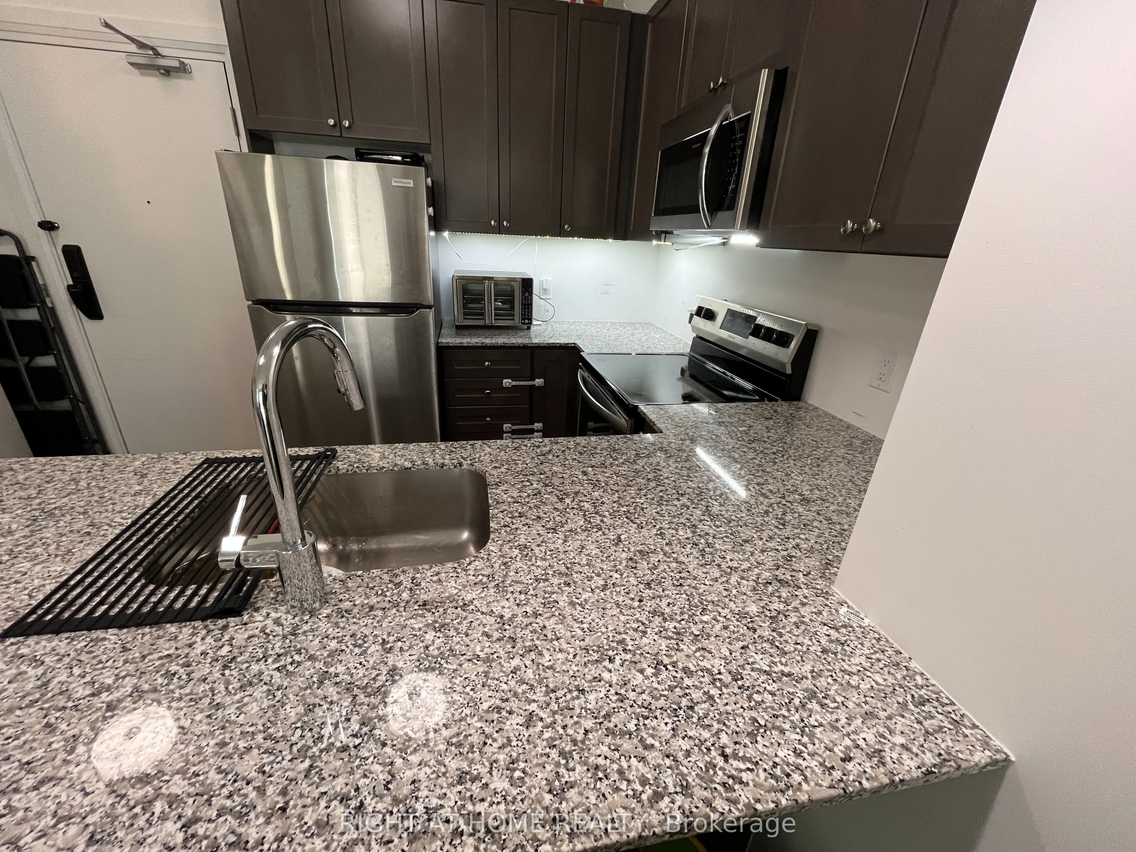 50 Kaitting Trail 416, Oakville, ON L6M 5N3