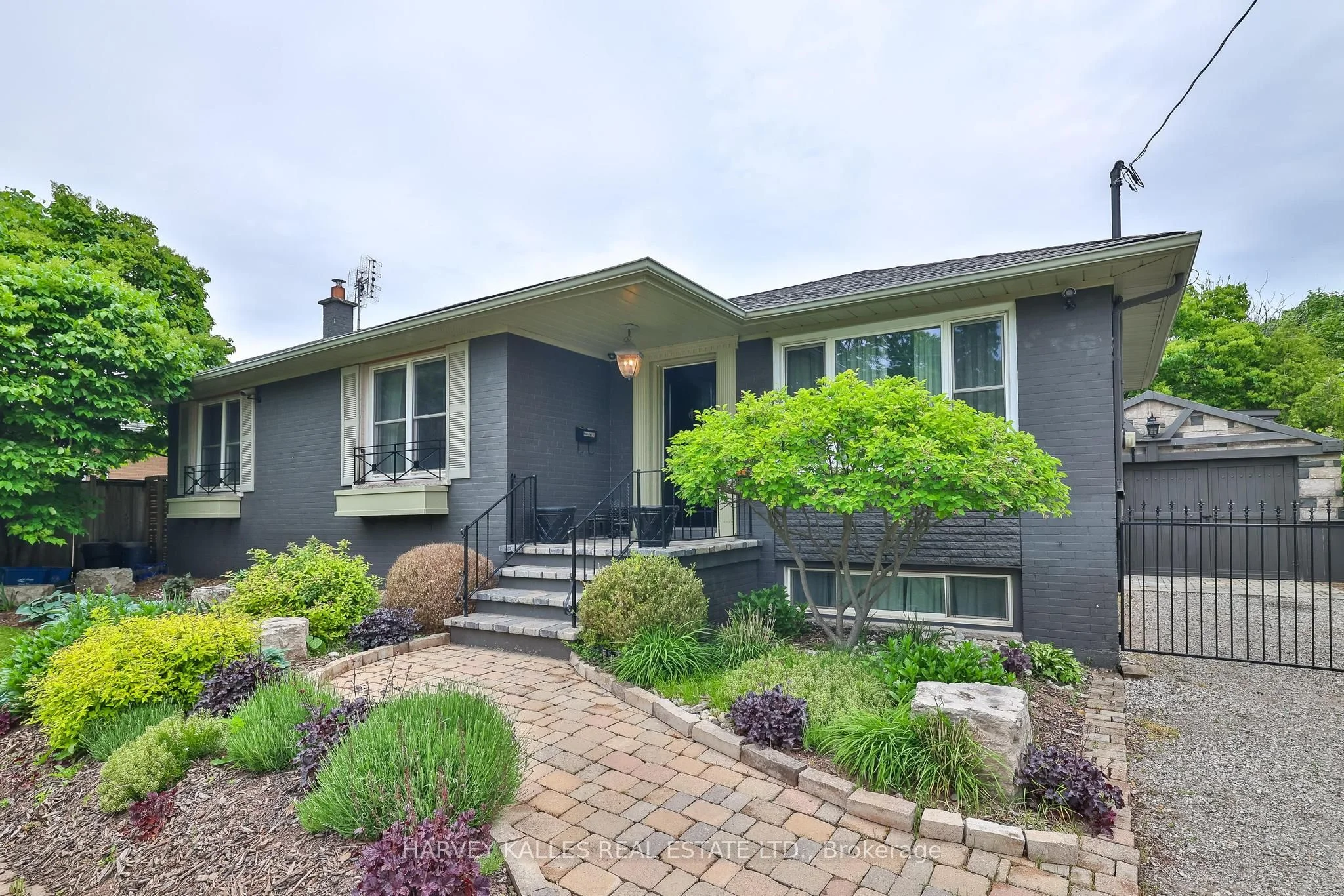437 Seaton Drive, Oakville, ON L6L 3Y3