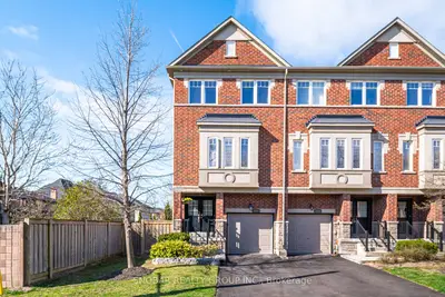 Condo Townhouse in Mississauga
