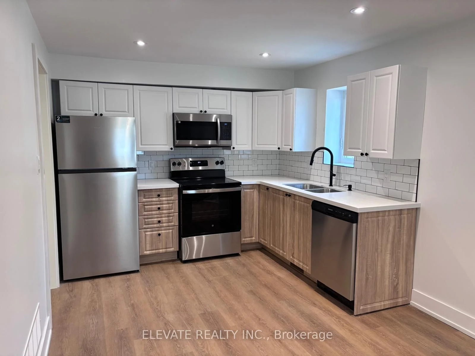 12 Rotherham Avenue main, Toronto W03, ON M6M 1L8