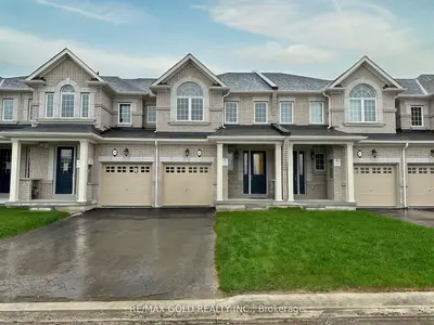 Att/Row/Townhouse in Brampton
