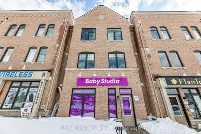 Att/Row/Townhouse in Brampton