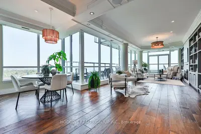 Condo Apartment in Mississauga