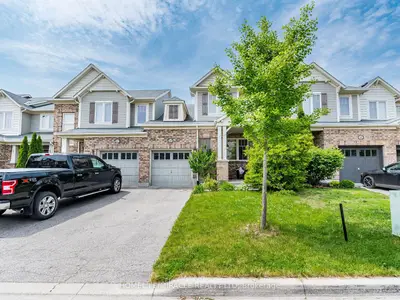 Att/Row/Townhouse in Milton