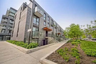 Condo Townhouse in Toronto