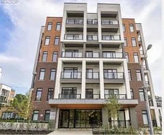 135 CANON JACKSON Drive 606, Toronto W04, ON M6M 0C3
