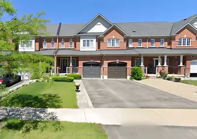 Att/Row/Townhouse in Brampton