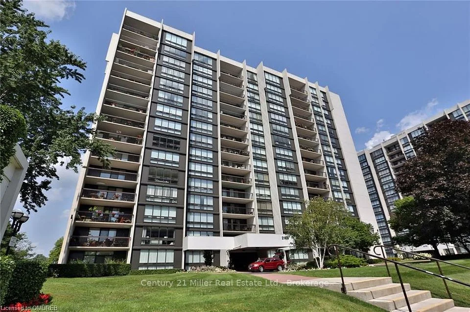 2185 Marine Drive 203, Oakville, ON L6L 5L5