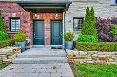 Att/Row/Townhouse in Toronto