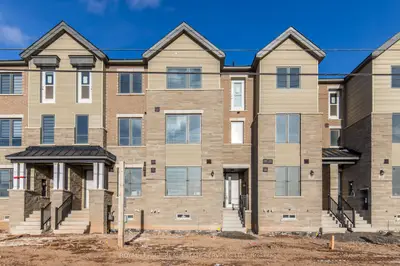 Att/Row/Townhouse in Oakville