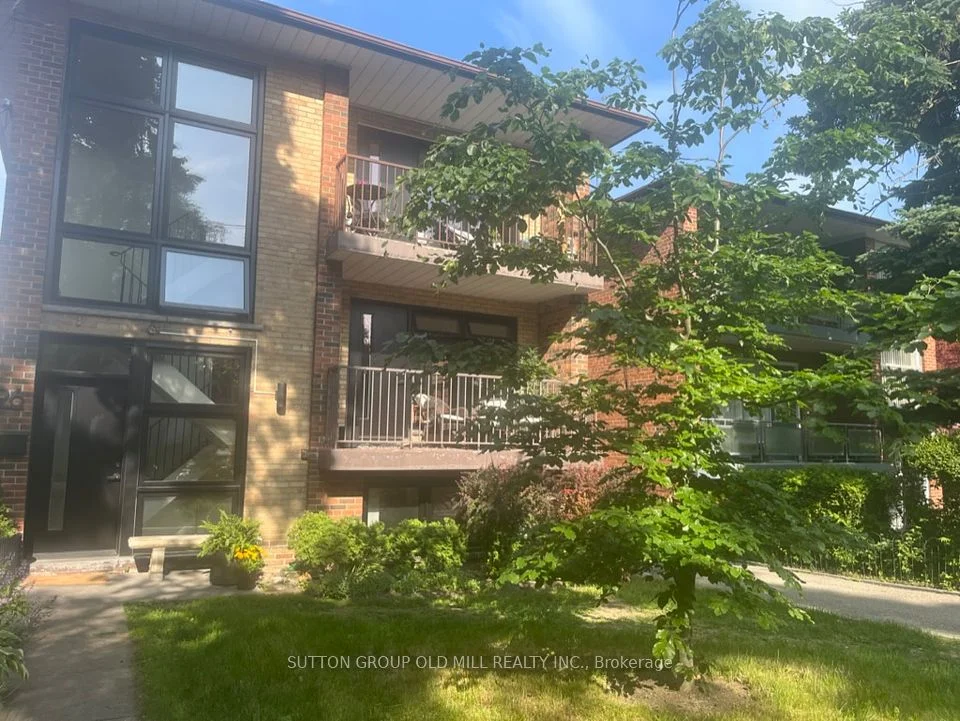 96 Indian Road Crescent 1, Toronto W02, ON M6P 2G3
