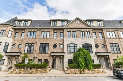 Att/Row/Townhouse in Toronto