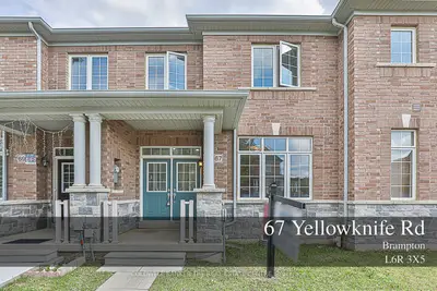 Att/Row/Townhouse in Brampton