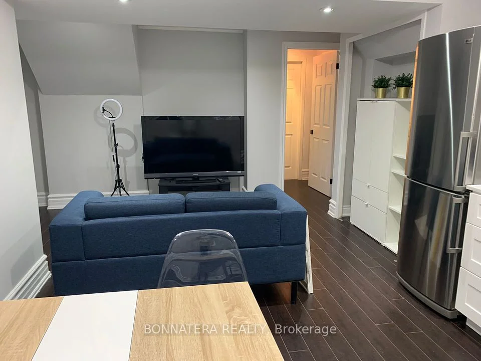 284 Hickory Circle Bsmt, Oakville, On L6h 4v1