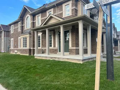 Att/Row/Townhouse in Brampton