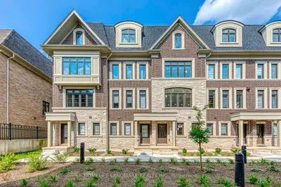 Att/Row/Townhouse in Oakville