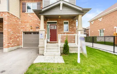 Att/Row/Townhouse in Milton