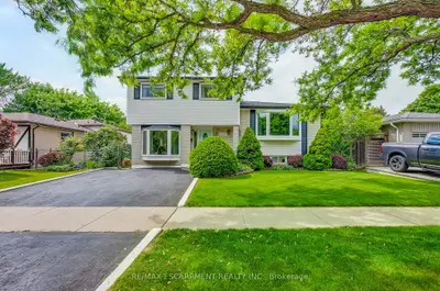 Detached in Burlington