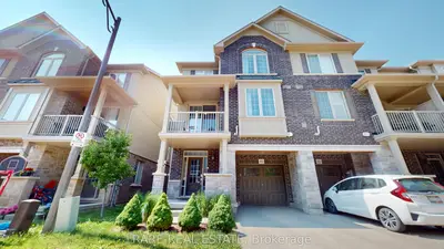 Att/Row/Townhouse in Oakville