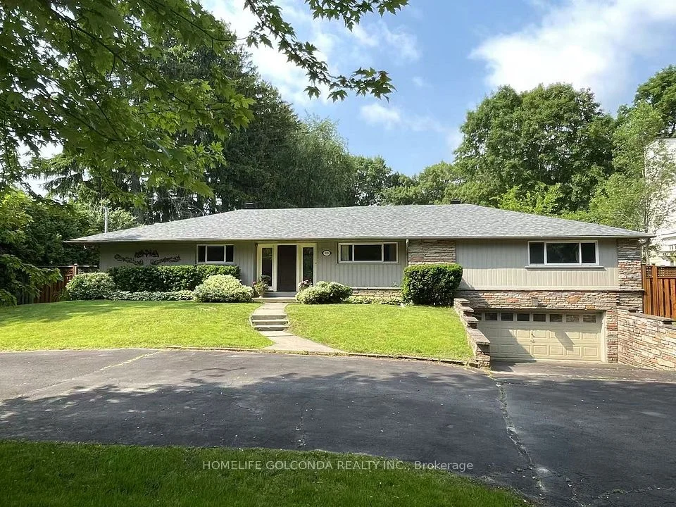 300 Coral Terrace, Oakville, ON L6J 4C4