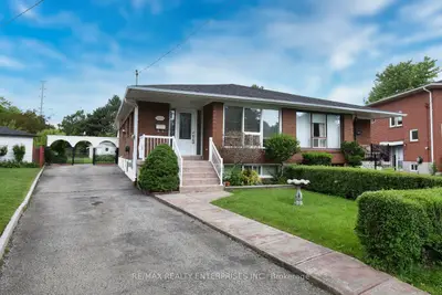 Semi-Detached in Mississauga