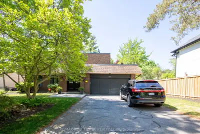 196 Charnwood Drive, Oakville, On L6j 5h1