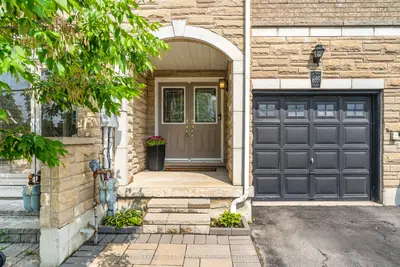 Att/Row/Townhouse in Mississauga