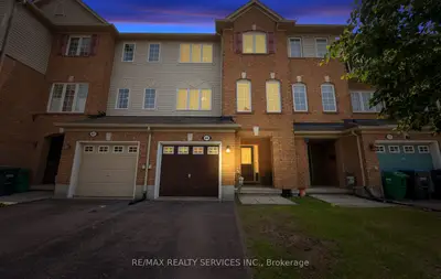 Att/Row/Townhouse in Brampton