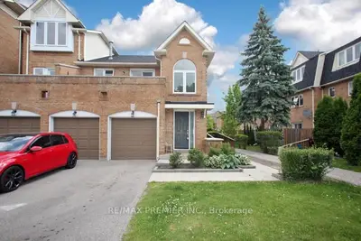 Condo Townhouse in Mississauga
