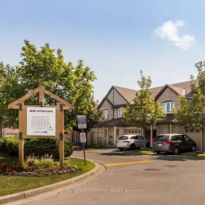 Condo Townhouse in Mississauga