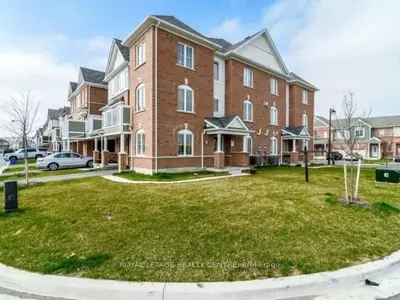 Att/Row/Townhouse in Milton