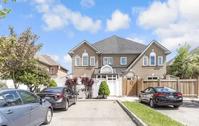 Att/Row/Townhouse in Brampton