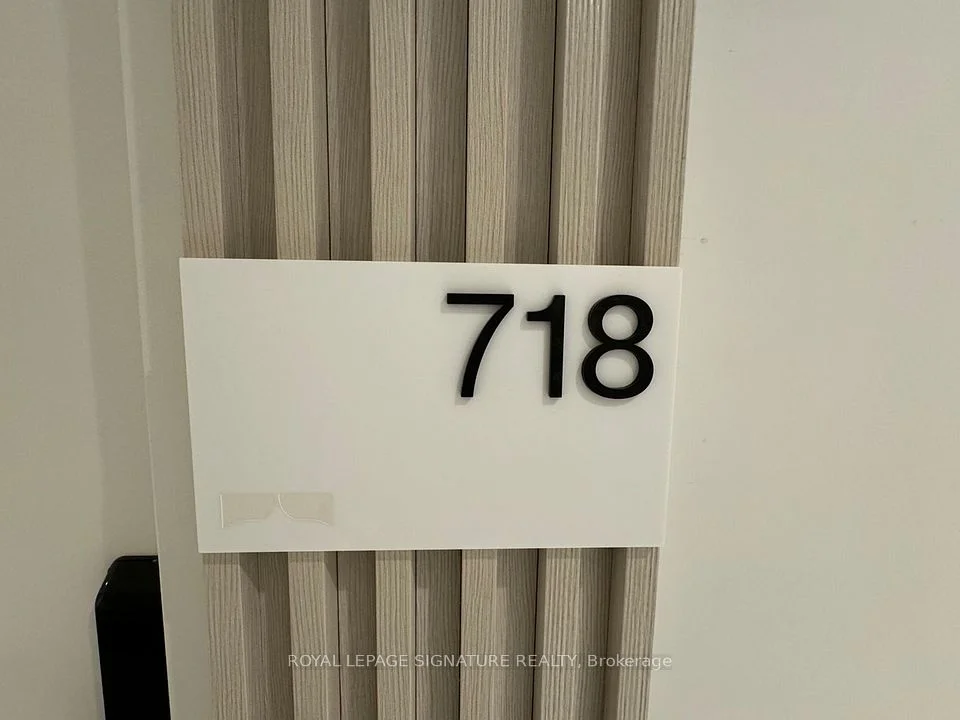 28 Ann Street 718, Mississauga, On L5g 0e1