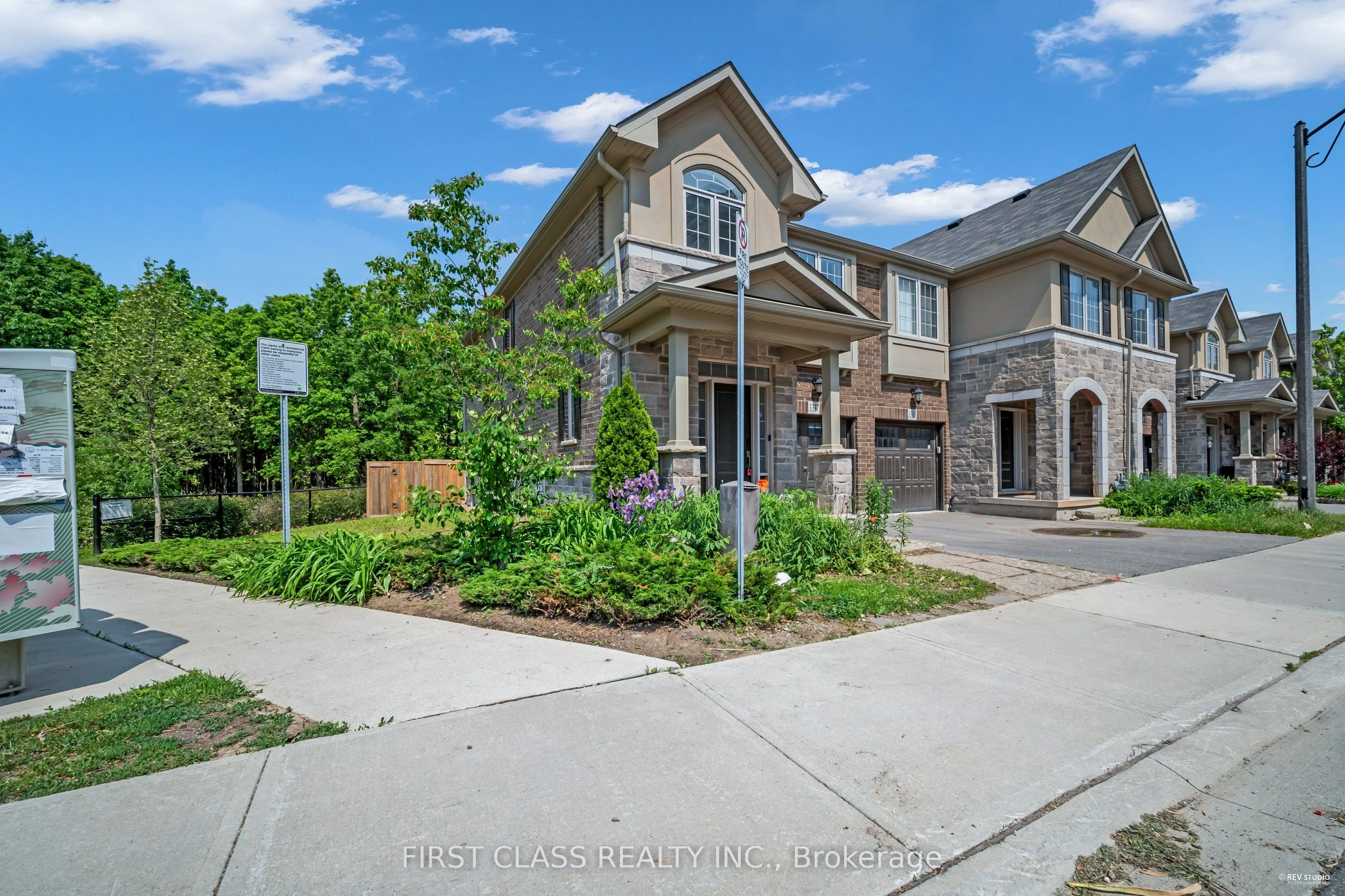 Att/Row/Townhouse in Oakville