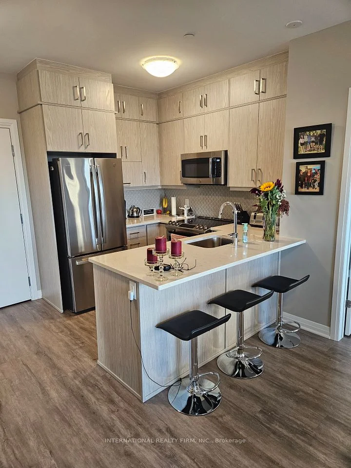 95 Dundas Street W 116, Oakville, ON L6M 4L9