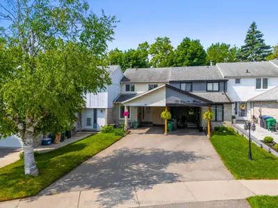 Att/Row/Townhouse in Brampton