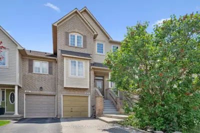 Att/Row/Townhouse in Oakville