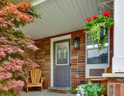 Att/Row/Townhouse in Milton