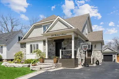 Detached in Burlington