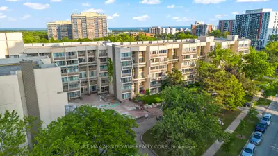 Condo Apartment in Oakville