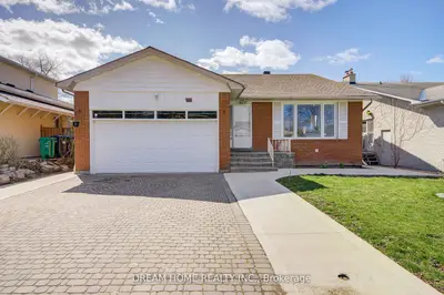 1323 Shamir Crescent Upper, Mississauga, On L5c 1l2