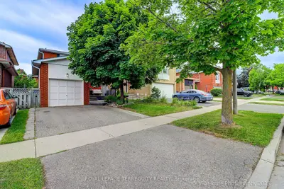 Detached in Brampton