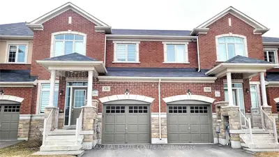 Att/Row/Townhouse in Oakville